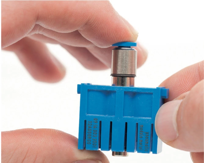 Connecteurs robustes pour module pneumatique en métal 09140006350