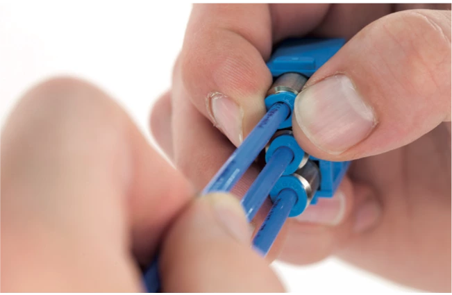 Connecteurs robustes pour module pneumatique en métal 09140006350